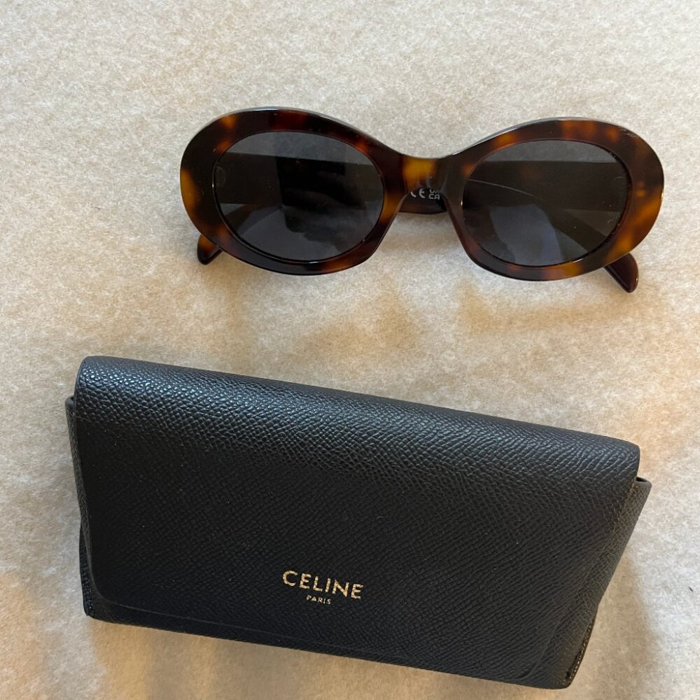 Celine triomph oval shades, slightly scratched therefore discounted